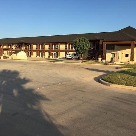 Pearsall Inn And Suites Екстериор снимка