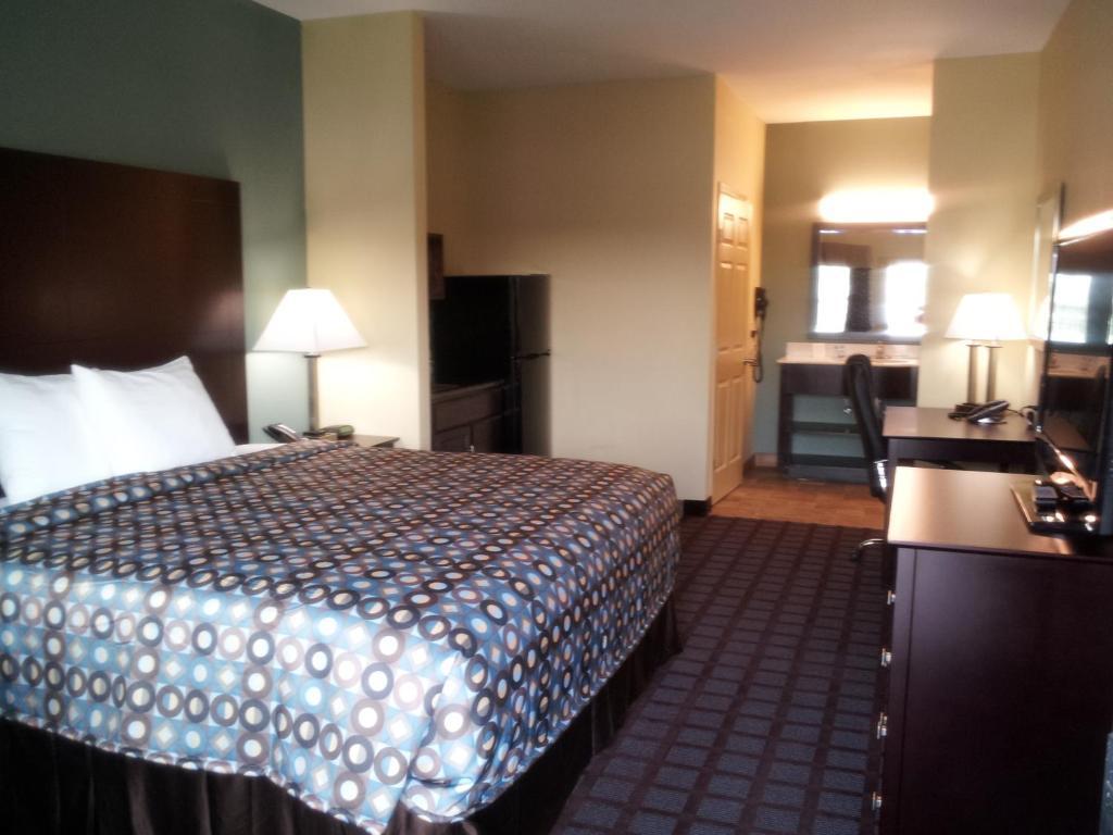 Pearsall Inn And Suites Стая снимка