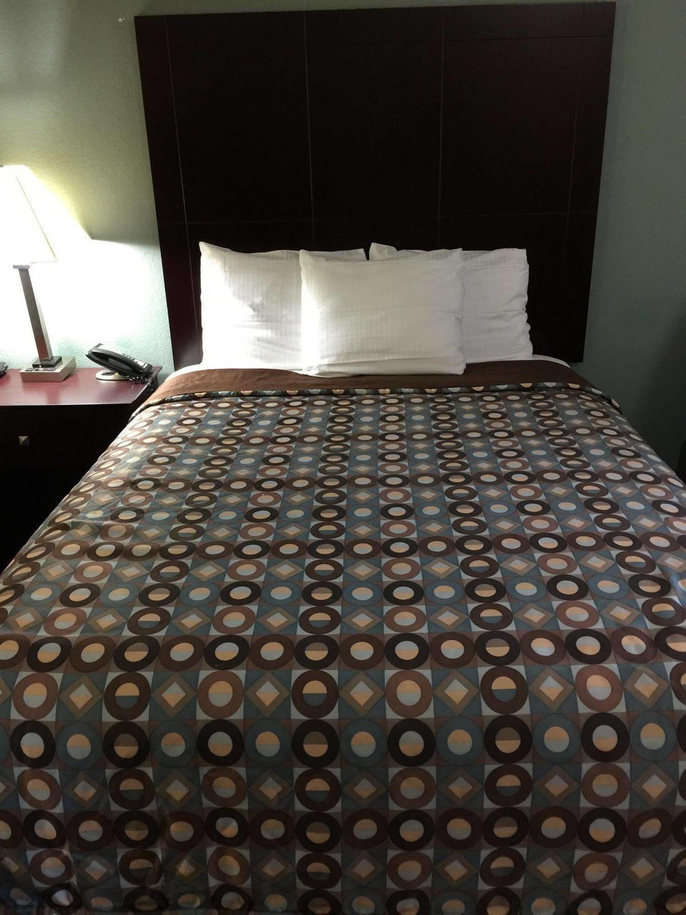 Pearsall Inn And Suites Екстериор снимка